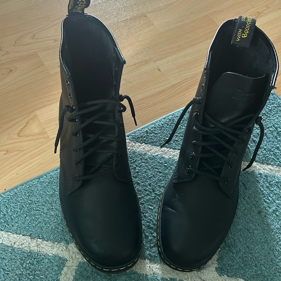 Dr. Martens Other - Men’s Doc air waves Martens leather ankle boots